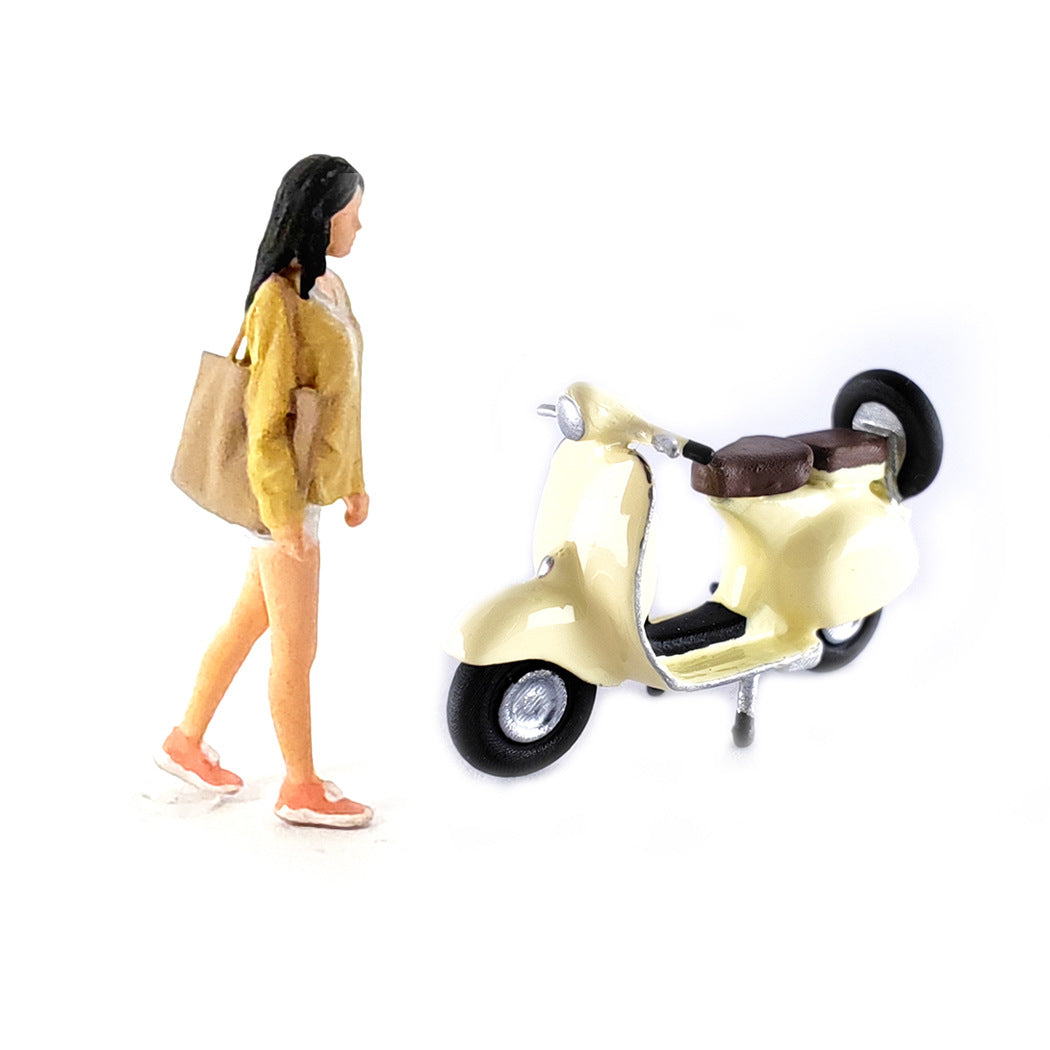 2PCS "Girl with Vespa" 1/64 Mini Figure HO 1:64