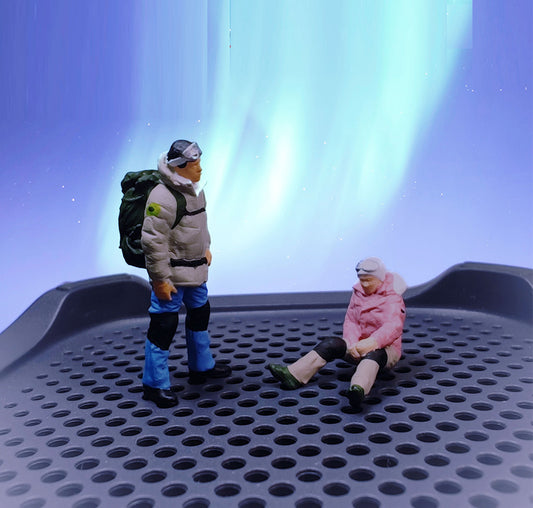 2PCS "Couple Mountaineer " 1/87 Mini Figure HO 1:87