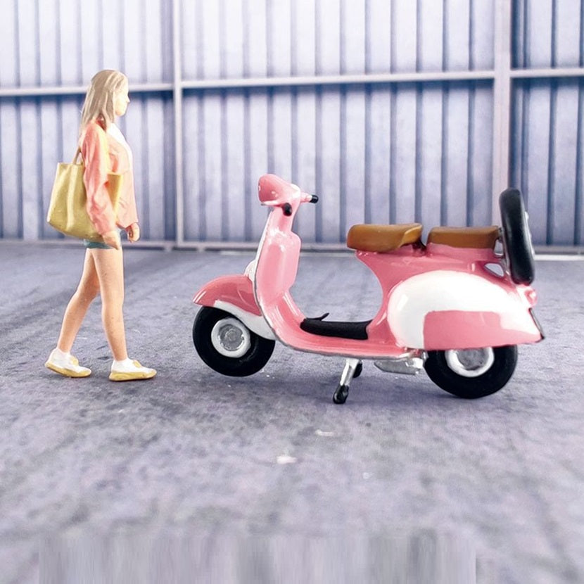 2PCS "Girl with Vespa" 1/64 Mini Figure HO 1:64