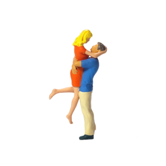 1PC "Man Picking Up Girlfriend" 1/87 Mini Figure HO 1:87