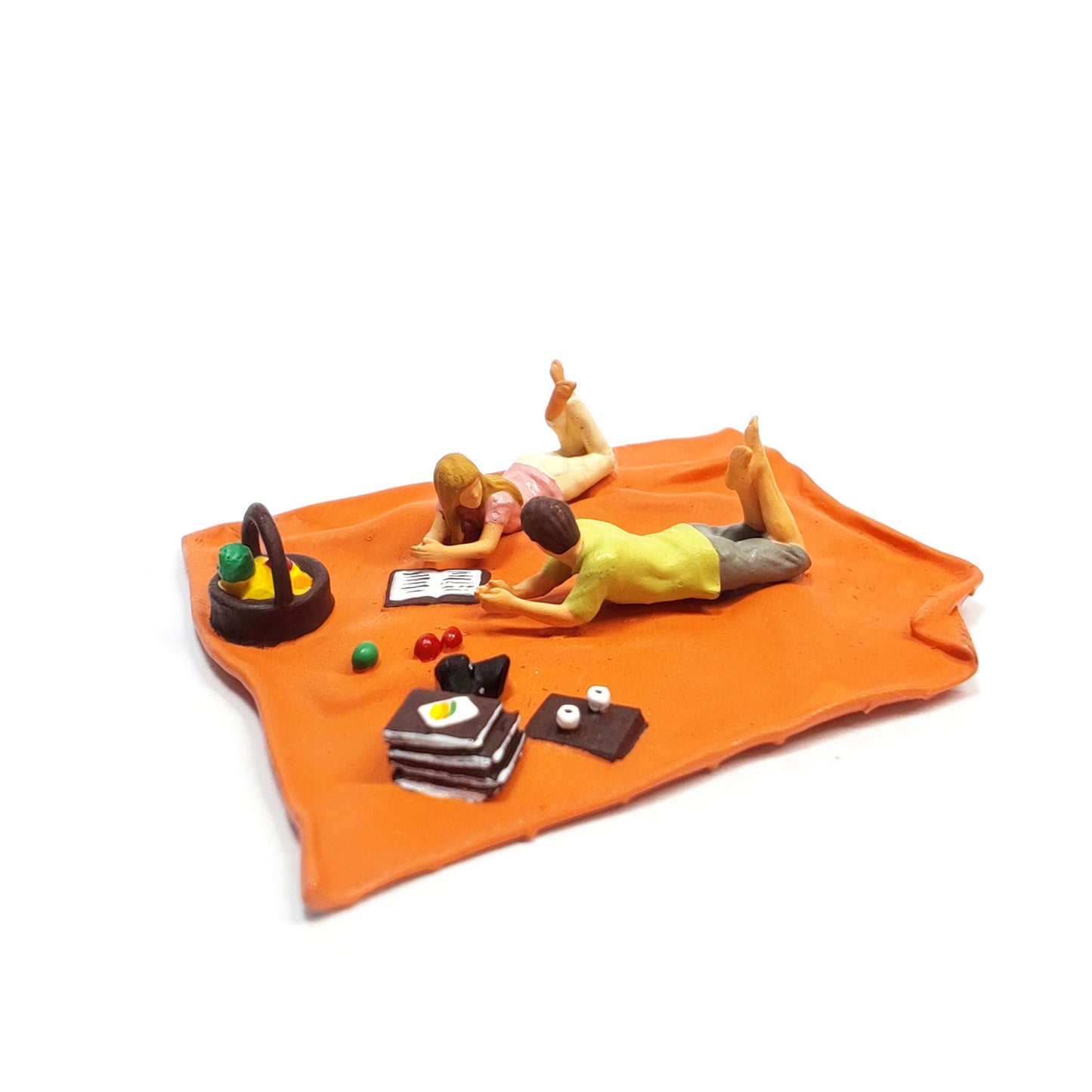 2PCS "Picnic Couple" 1/87 Mini Figure HO 1:87