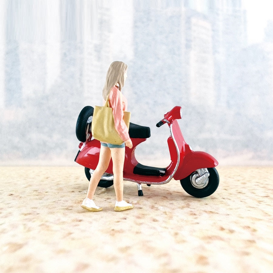 2PCS "Girl with Vespa" 1/64 Mini Figure HO 1:64
