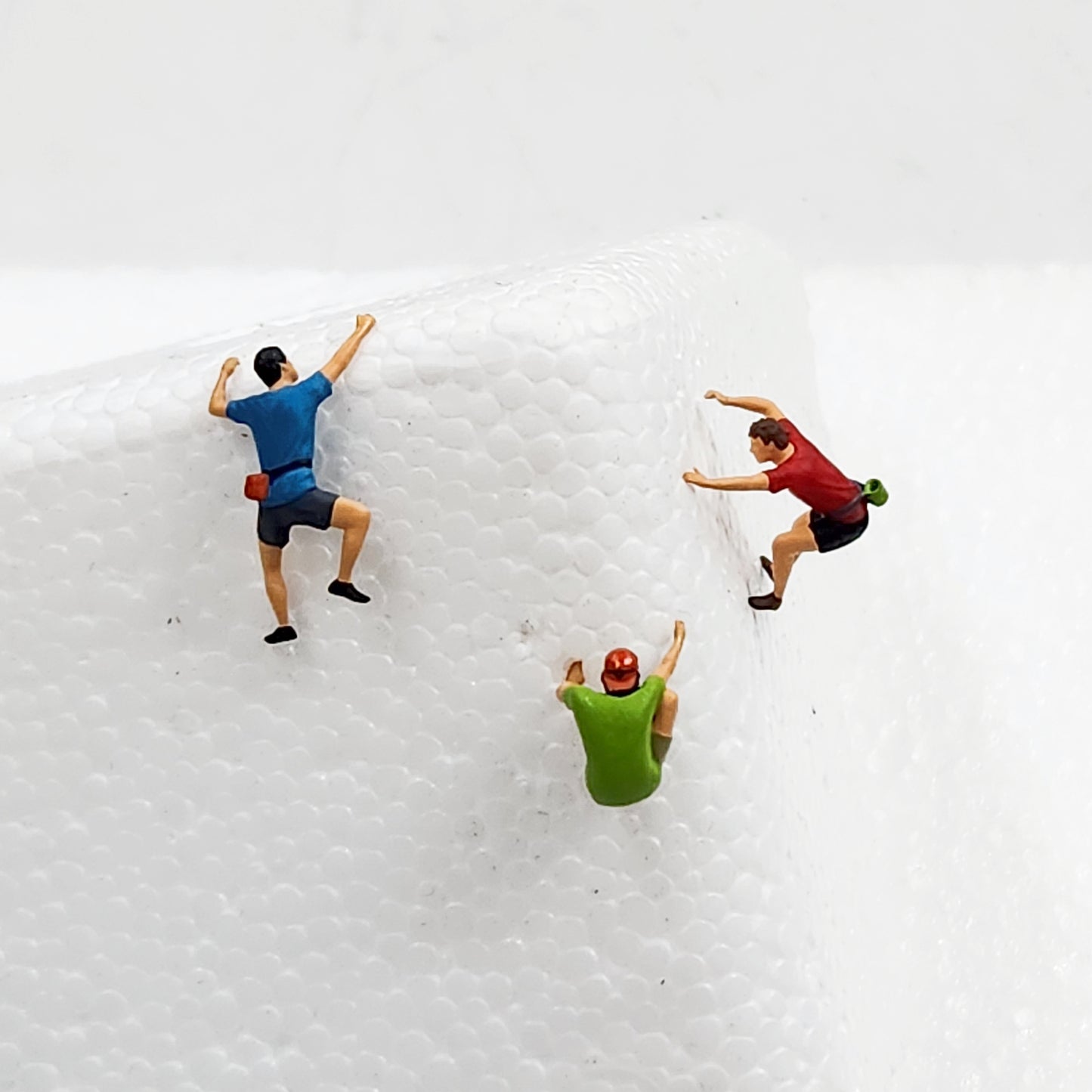 3PCS "The Rock Climbers" 1/64 Mini Figure HO 1:64